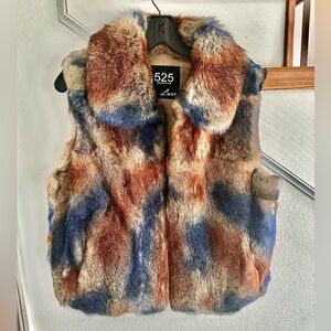 525 America Lux real Fur Vest size medium. All furs are 50-80% off. Till Dec.